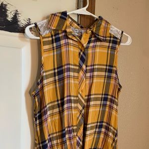 Sleeveless dress shirt